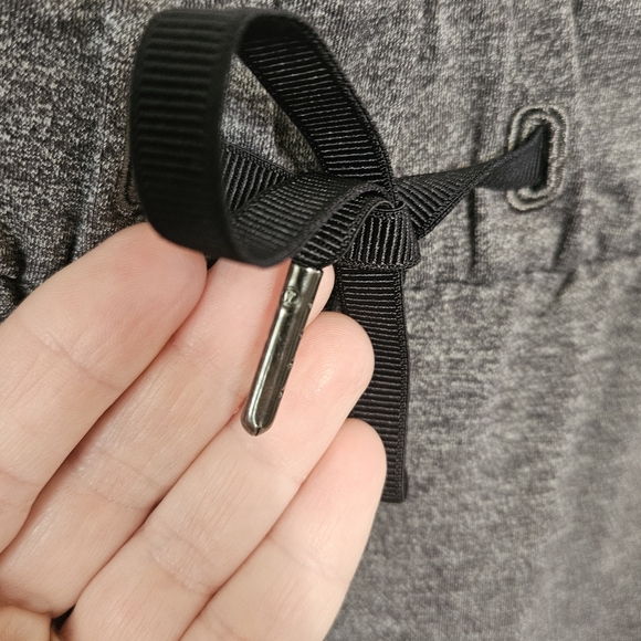 Lululemon On The Fly Pant 27" size 2 - Picture 3 of 8